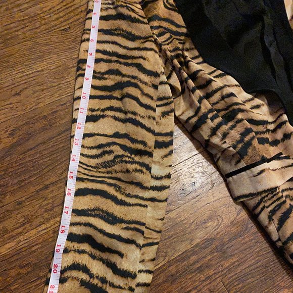 Zara, BN Beautiful Silk Tiger Print Blazer, Size L - Picture 10 of 11
